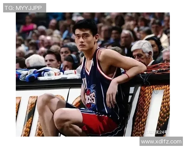 姚明因脚骨折缺席比赛球迷期待他的早日康复与重返赛场