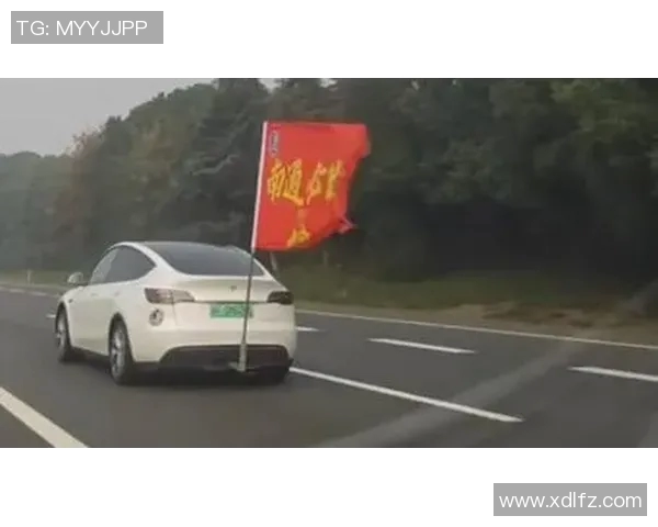 当球迷开车偶遇足球明星时的惊喜与感动瞬间