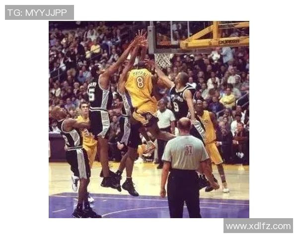 篮球明星对打激战巅峰对决球场传奇瞬间尽显风采与实力的较量